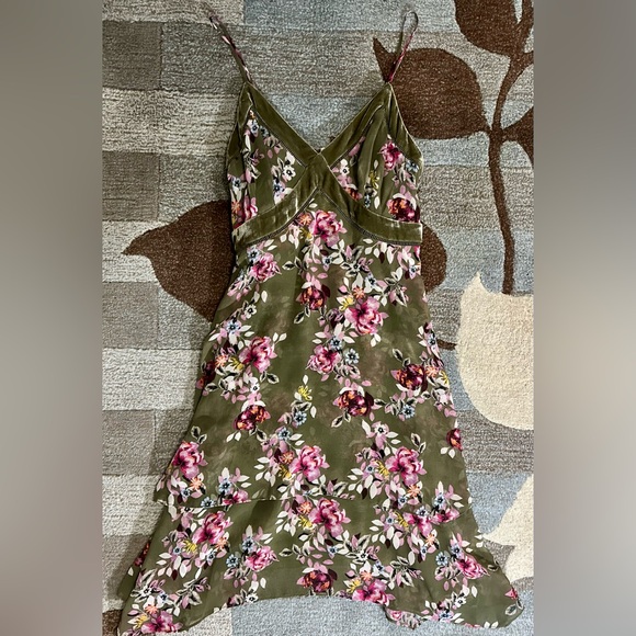 WHBM| White House Black Market Chiffon & Velvet Asymmetric Floral Scarf Dress - Picture 3 of 8